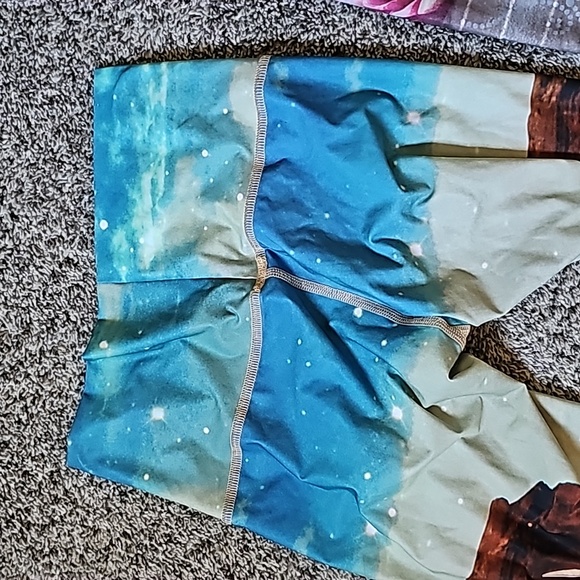 STUNNING TEEKI UNICORN AND ELEPHANT LEGGINGS - Picture 2 of 10